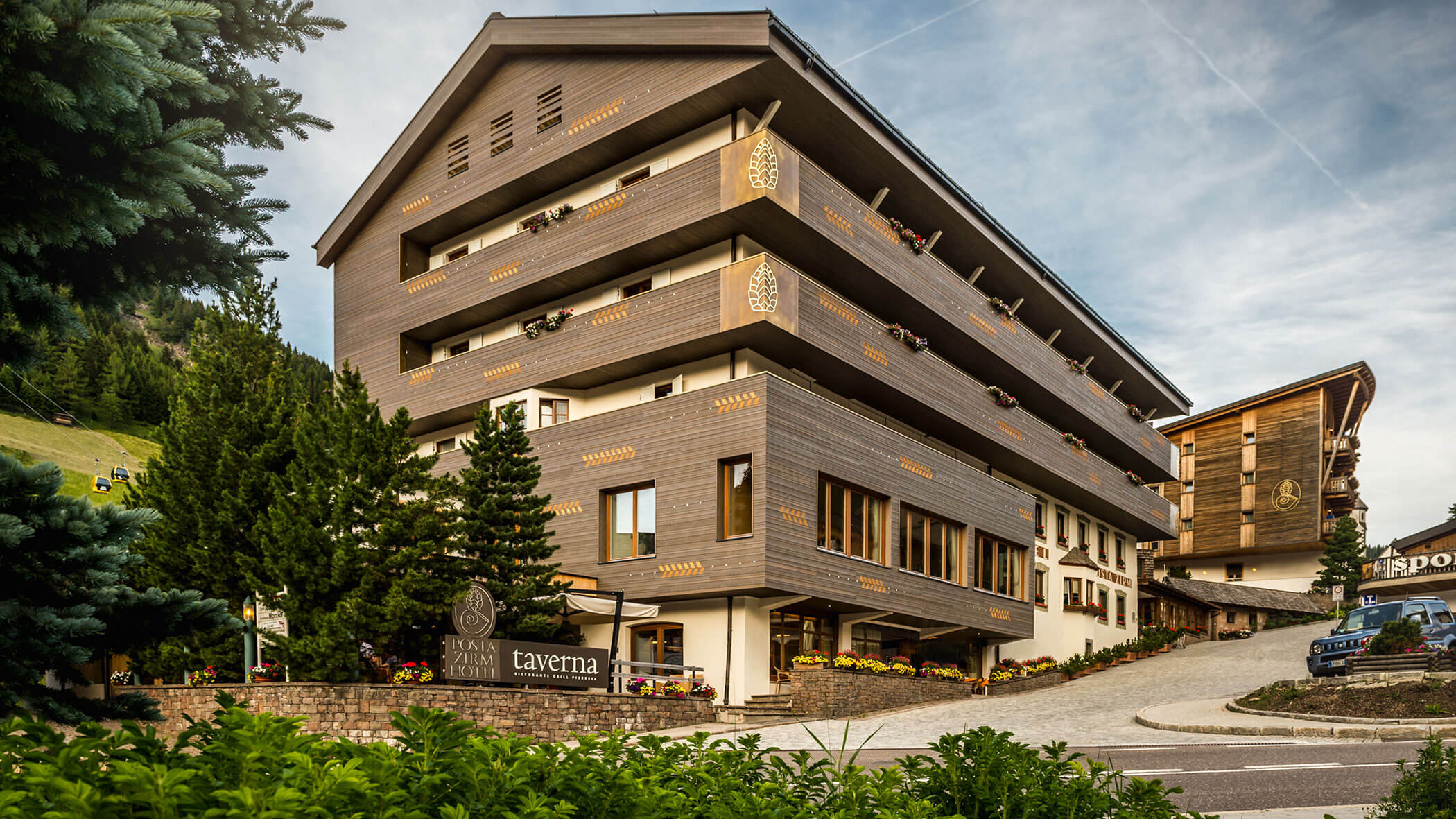 Einfahrt zum Hotel Posta Zirm
