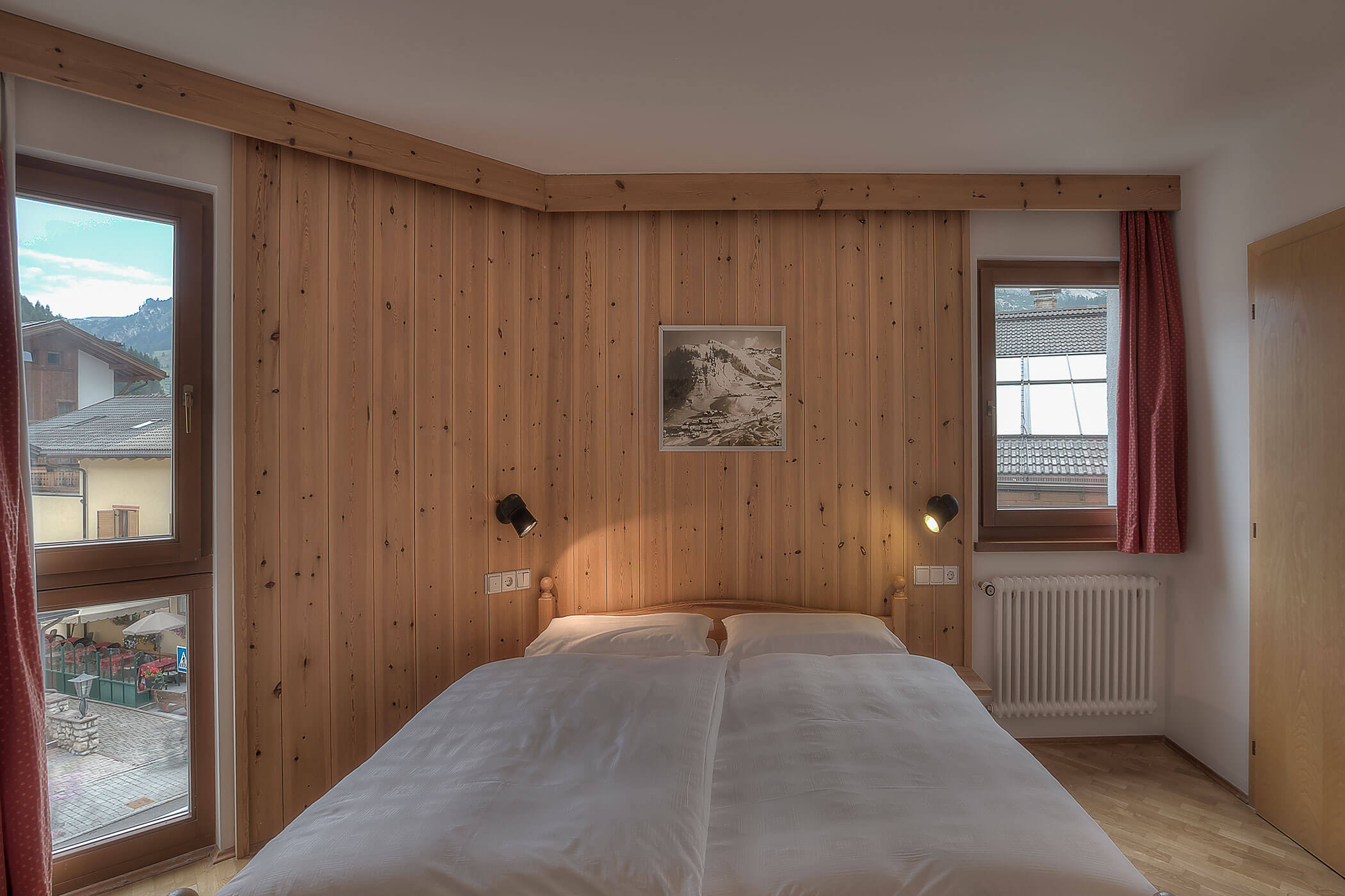Doppelbett in der Ferienwohnung Ciampac - Posta Zirm