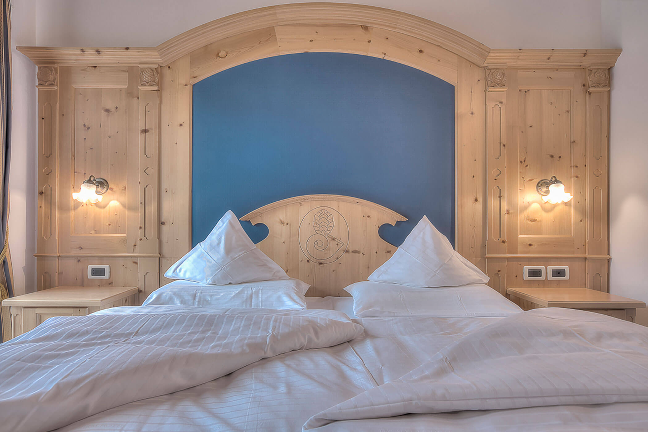 Doppelbett in der Ferienwohnung Rütort - Posta Zirm